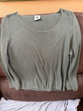 ellemenno Olive Scoop Neck Lightweight Knit Sweater